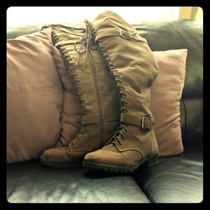 Combat boots